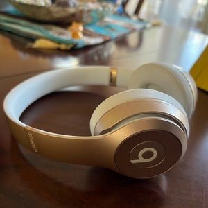 Beats solo2 wireless headphones
